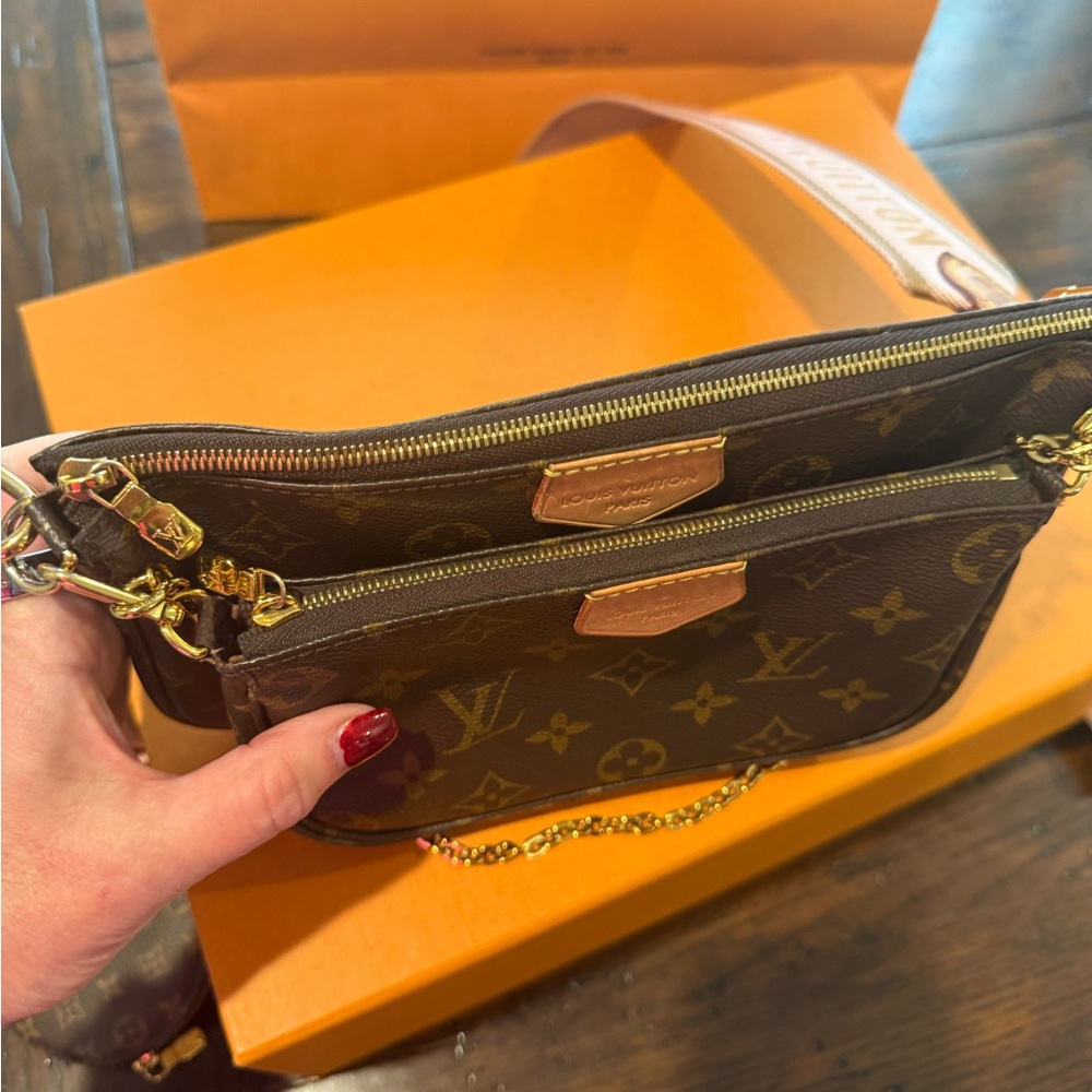 Louis Vuitton Multi Pochette Accessoires Crossbody - Picture 6 of 16